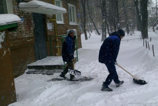 700 человек продолжают бороться с последствиями снегопада в Пензе