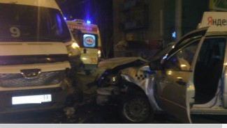 В центре Пензы произошла серьезная авария с участием маршрутки и «Яндекс.такси»