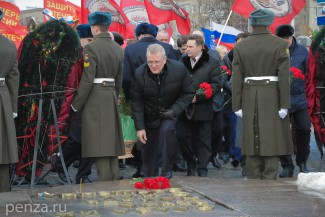 Иван Белозерцев поздравил пензенцев с Днем защитника Отечества и принял участие в праздничной церемонии