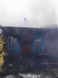 В Терновке пылающий дом тушили 15 пожарных