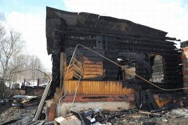 Сильный пожар уничтожил дом в Иссинском районе