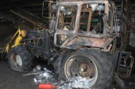 Вспыхнул как спичка: ночью в Пензе сгорел трактор