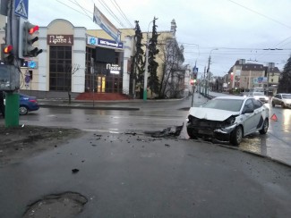 В центре Пензы расколотились две машины «Яндекс. Такси»