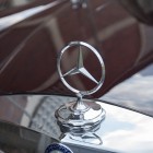 Mercedes на полном ходу протаранил препятствие в Кузнецке 