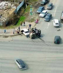«Мясная» авария в Терновке. Иномарка перевернулась на бок, «пятерку» отбросило назад