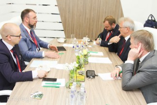 О чем Белозерцев переговорил с возможным инвестором проектов Кочеткова и Согомоняна?