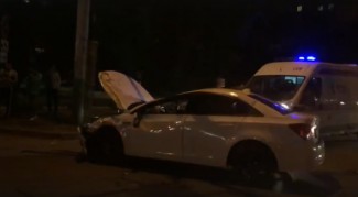 В Пензе водитель Chevrolet заскользил на крыше после «поцелуя» с Subaru 