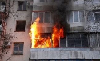 Шесть спасателей тушили страшный пожар в квартире на Российской в Пензе 