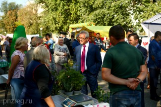 Белозерцев посетил Фестиваль садовода в Пензе 
