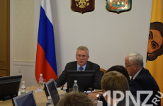 Белозерцев спросил с министров за низкие зарплаты в регионе