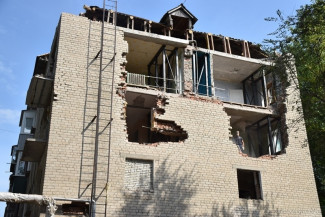 Рабочие восстановят кирпичную кладку в аварийном доме на Крупской за две недели