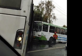 Появилось видео с места ДТП с двумя автобусами в Пензе 