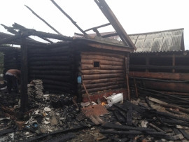 Спасатели боролись с серьезным пожаром в Каменском районе 