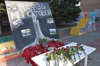 Первые лица города почтили память погибших в Керчи