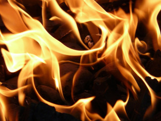 С пожаром в Ухтинке боролись 6 сотрудников спасательной службы 