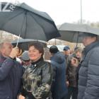 Под дождем, но с улыбкой. Кто над кем держал зонт 4 ноября на Юбилейной площади