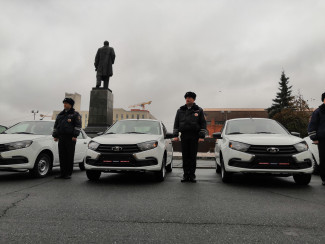 Пензенским полицейским подарили 12 машин. Белозерцев провел тест-драйв (ФОТО)
