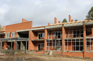 В Кичкилейке завершается строительство жилого корпуса для инвалидов