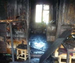 Ночью пензенские спасатели тушили комнату в жилом доме 