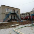 В Богословке более 30 пожарных тушили детский сад. Из горящего здания эвакуированы люди