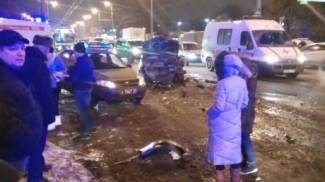 Массовое ДТП на улице Карпинского в Пензе: четыре человека пострадали от столкновения трех машин