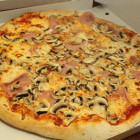 В Пензе отзывчивый доставщик пиццы попал в лапы мошенников