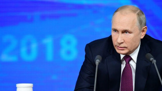 Владимир Путин прокомментировал инициативу о наказании за неуважение к государству
