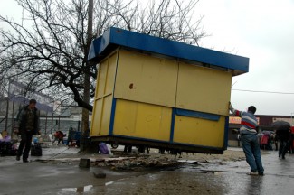 В Пензе демонтируют незаконные торговые точки