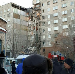 Подъезд жилого дома в Магнитогорске обрушился при взрыве газа