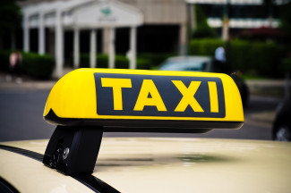 В Пензе водитель такси наглым образом обокрал пассажира 