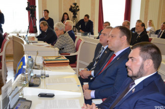 Внеочередная сессия Заксобра в Пензе: депутаты утвердят 20 вопросов губернатору