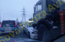Жесткое ДТП в Пензе: легковушка влетела под грузовик