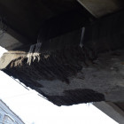 Горожане обеспокоены отваливающимися от Гагаринского путепровода кусками бетона