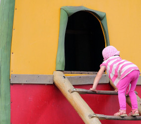 На детской площадке в пензенском ТЦ пострадала двухлетняя девочка