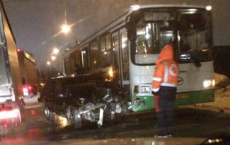 Серьезное ДТП в Пензе: легковушка вылетела под автобус