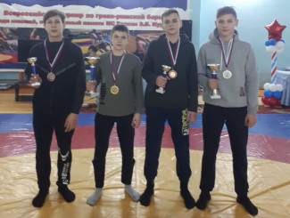 Пензенские спортсмены привезли 4 медали с турнира по греко-римской борьбе