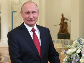 Владимир Путин поздравил россиянок с 8 марта 