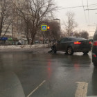 В центре Пензы машина «Яндекс. Такси» попала в аварию