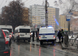 В Арбеково полиция и«скорая» приехали на место инцидента с маршруткой