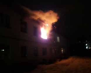 Серьезный пожар в Засечном: из горящего дома эвакуированы 30 человек