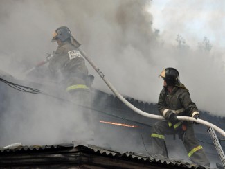 В Пензе 18 пожарных тушили жилой дом