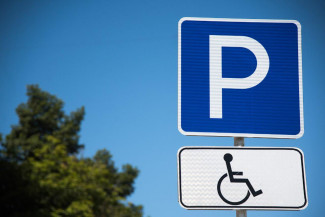 В Сердобске двое мужчин украли дорожный знак «Парковка для инвалидов»