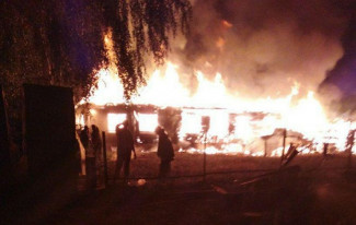 Полиция возбудила уголовное дело по факту поджога цыганского дома в Лопатках