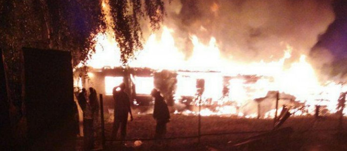 Полиция возбудила уголовное дело по факту поджога цыганского дома в Лопатках Полиция возбудила уголовное дело по факту поджога цыганского дома в Лопатках