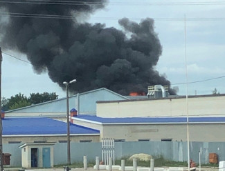 Серьезный пожар в Кузнецке: полыхает мебельная фабрика