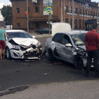 В центре Пензы водитель «Яндекс.Такси» нарушил ПДД и устроил аварию. ВИДЕО