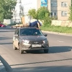 Пензенец, катающийся на крыше «Яндекс.Такси», попал на видео