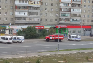 В Пензе к жилому дому на улице Антонова стянулись машины экстренных служб