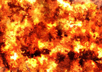 Ночной пожар в Пензенской области уничтожил гараж с автомобилем