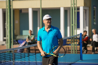 Тарпищев сыграет в теннис с Белозерцевым